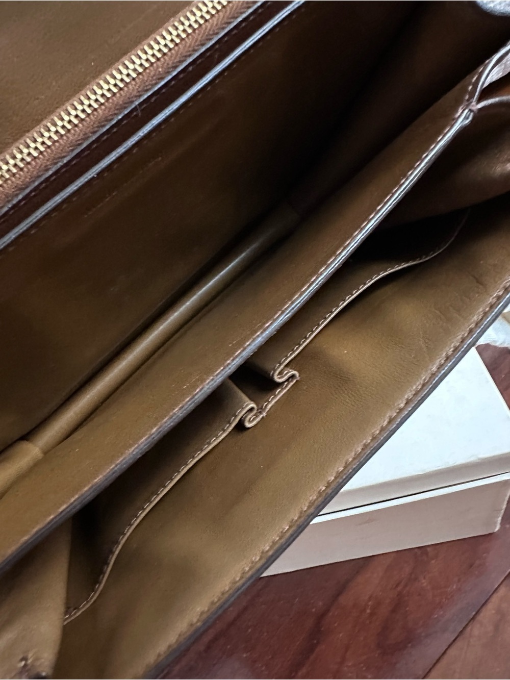 CELINE Phoebe Philo Classic Box Bag in Medium - Color Camel - Picture 9 of 17